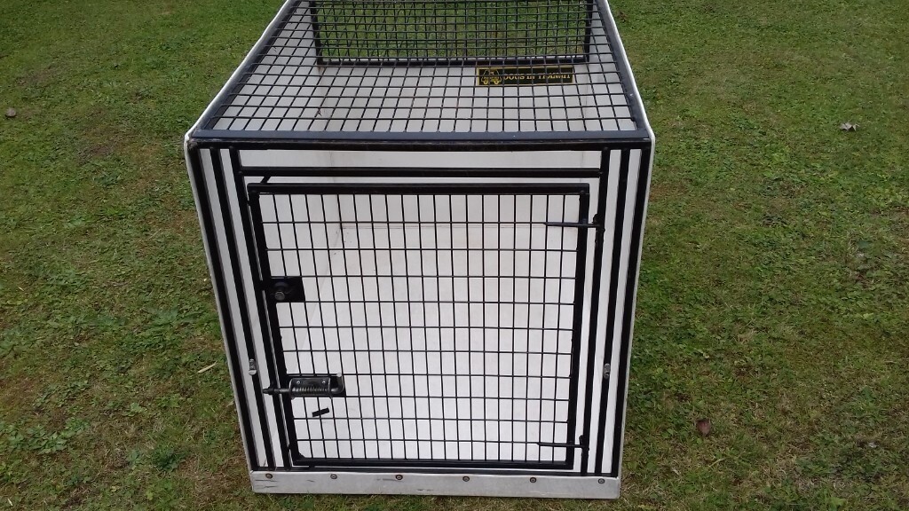 are almonds poisonous to dogs